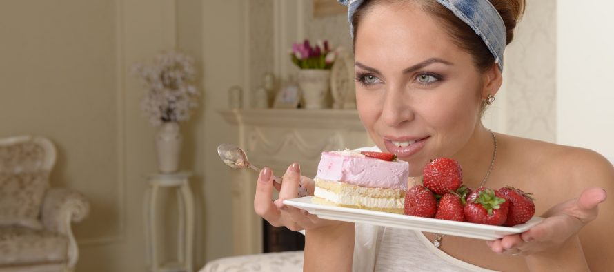 Žene na poslu godišnje pojedu preko 100 hiljada kalorija više