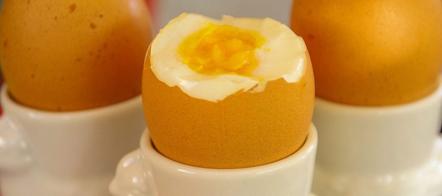 Oljuštite kuvana jaja za tren!