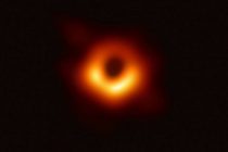 Objavljena prva fotografija crne rupe