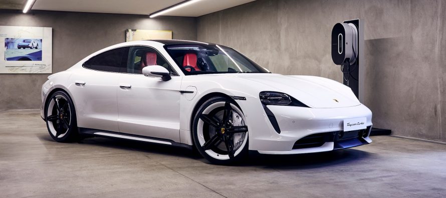 Porsche Taycan “Najbolji električni automobil 2022.” s cenom preko 100.000 dolara